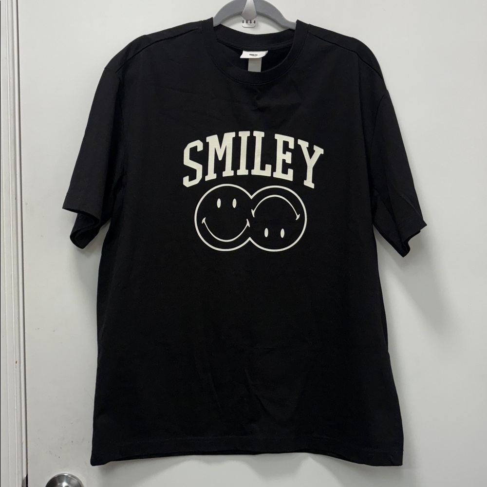 H&M BLACK GRAPHIC TEE